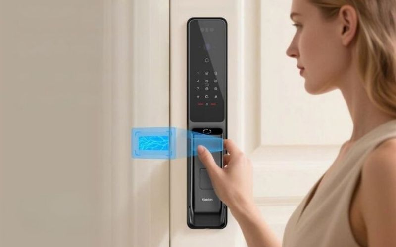 Khóa cửa điện tử Kaadas tích hợp vân tay FPC bảo vệ căn hộ từ trong ra ngoài