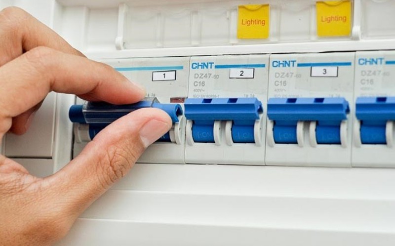 Các bước đấu điện 1 công tắc 1 ổ cắm panasonic ngắt điện