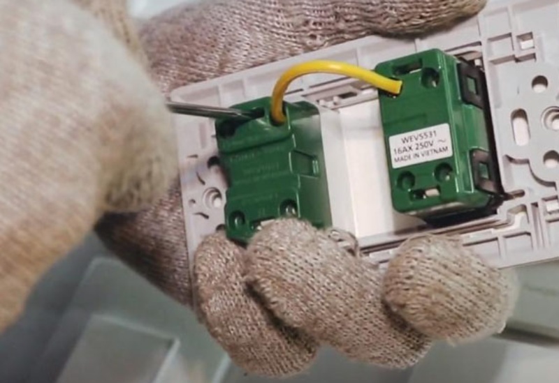 đấu hạt công tắc 2 chiều (đảo chiều) Panasonic